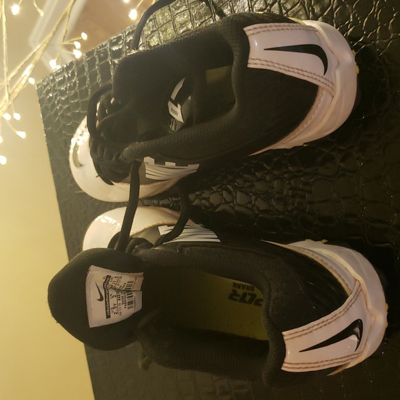 Nike Black and White Sports Cleats - Picture 3 of 9